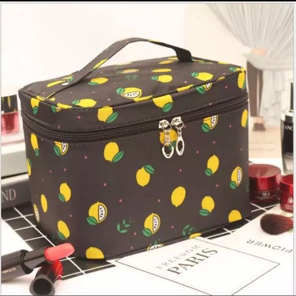 Handbags - NIP makeup travel case 🍋 lemons waterproof portable